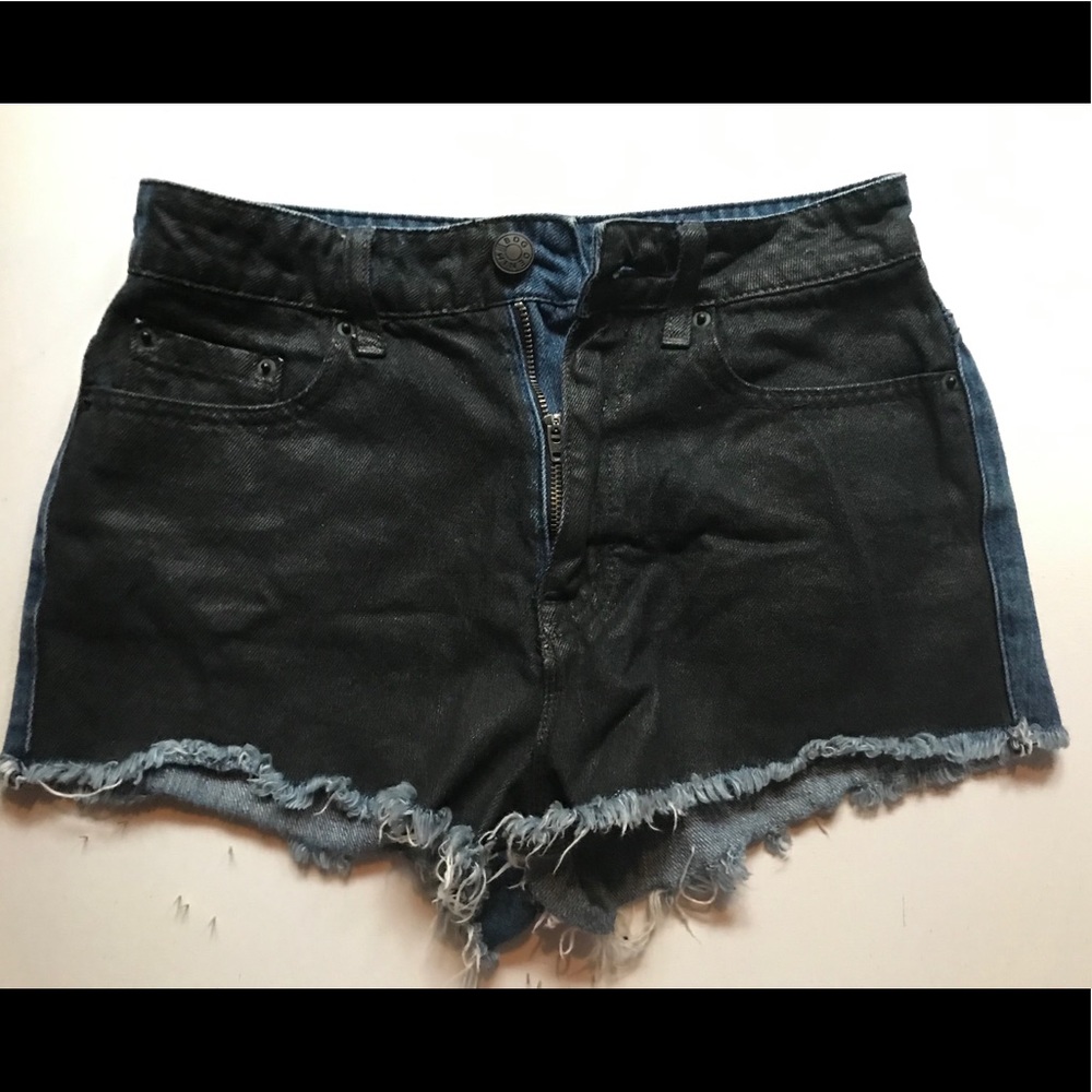 jean shorts half black (BDG)